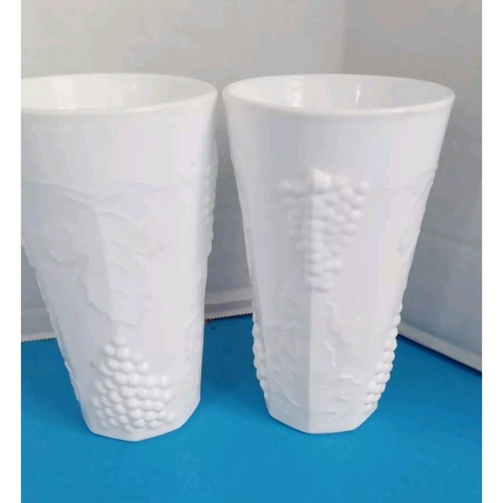 Set of  2 Vintage Indiana Colony Harvest Grape White Milk Glass Tumblers